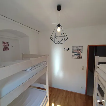 Hostal Impact House *